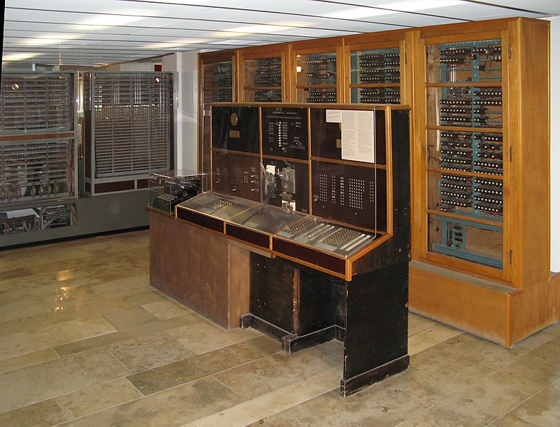File:Zuse-Z4-Totale deutsches-museum.jpg